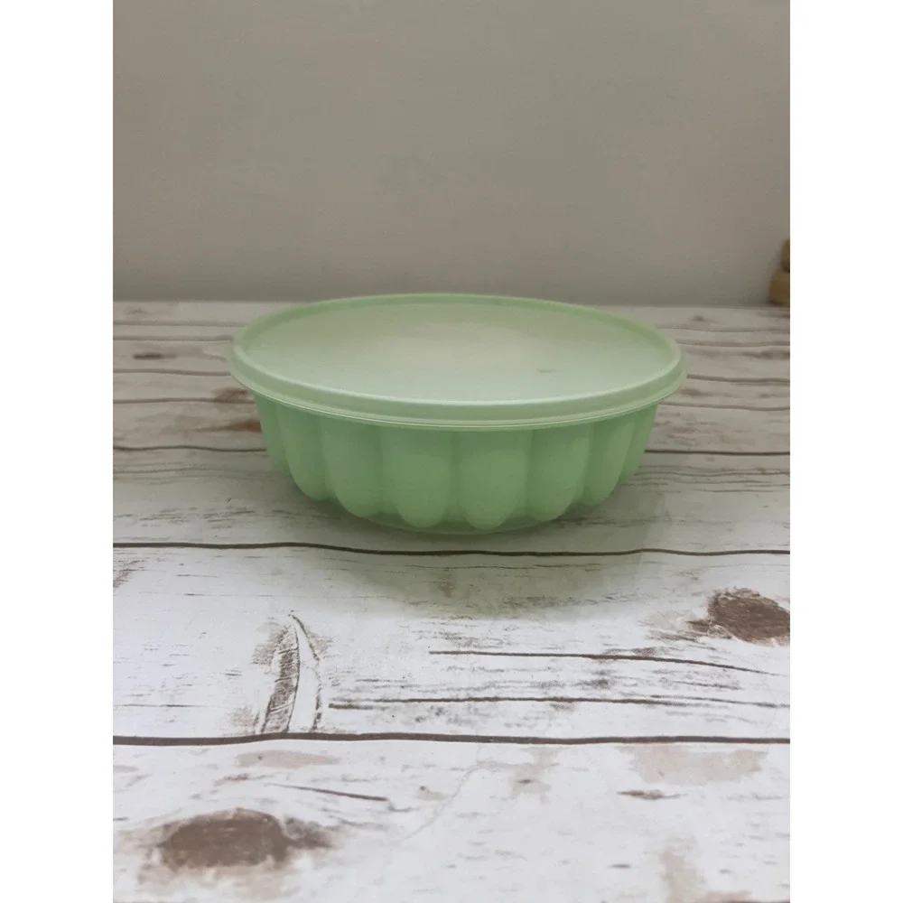 Tupperware Jel-Ring Jello Mold Mint Green Vintage 9.5 Inch